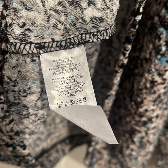 LOFT Graphic Print Textured Scoop Neck Blouse - Picture 5 of 5